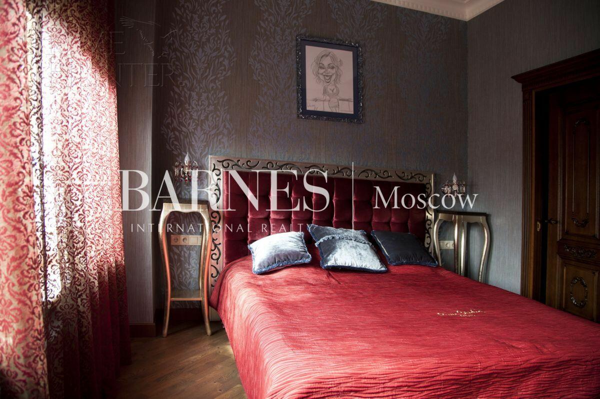 4-этажный таунхаус 320 м² с отделкой