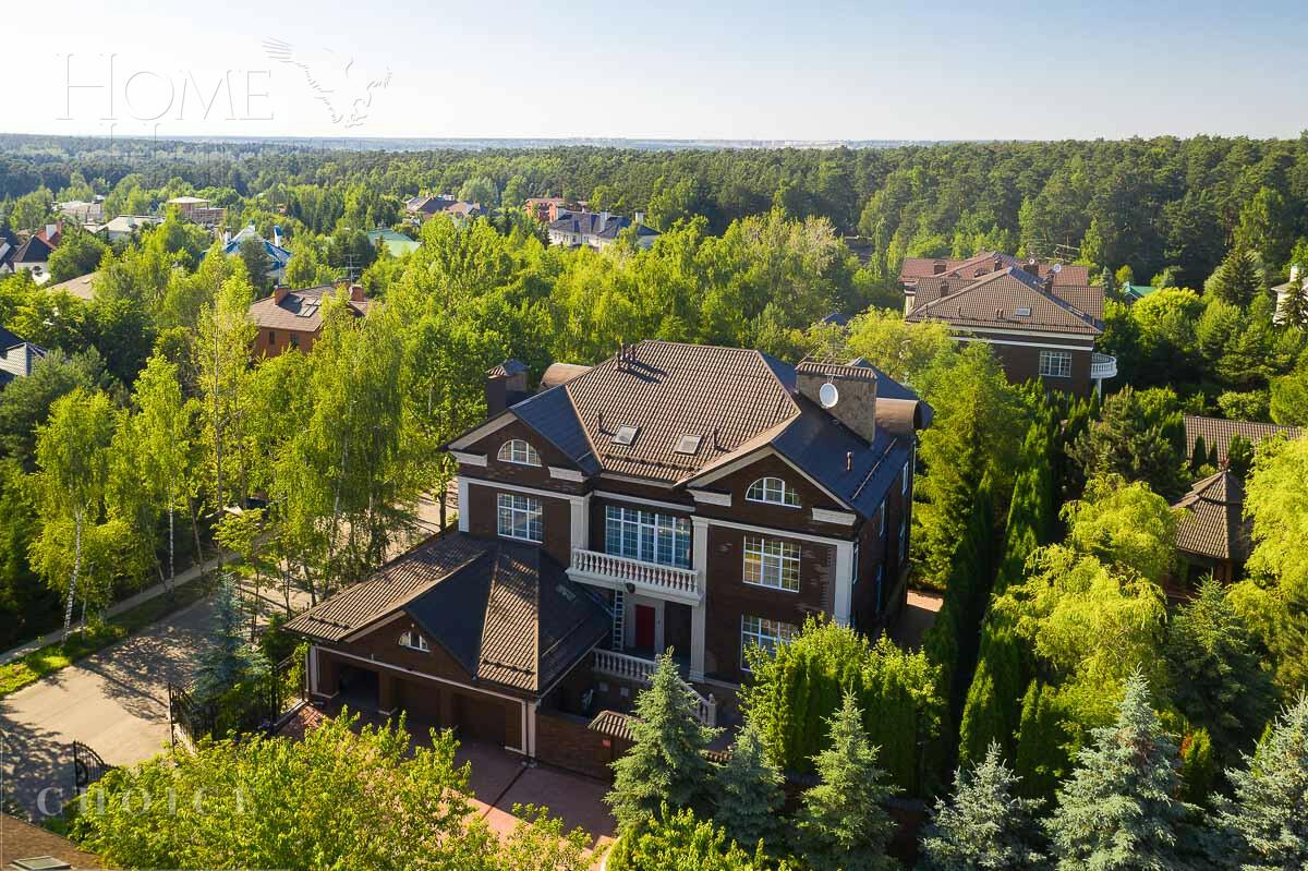 4-этажный коттедж 1 200 м² с отделкой