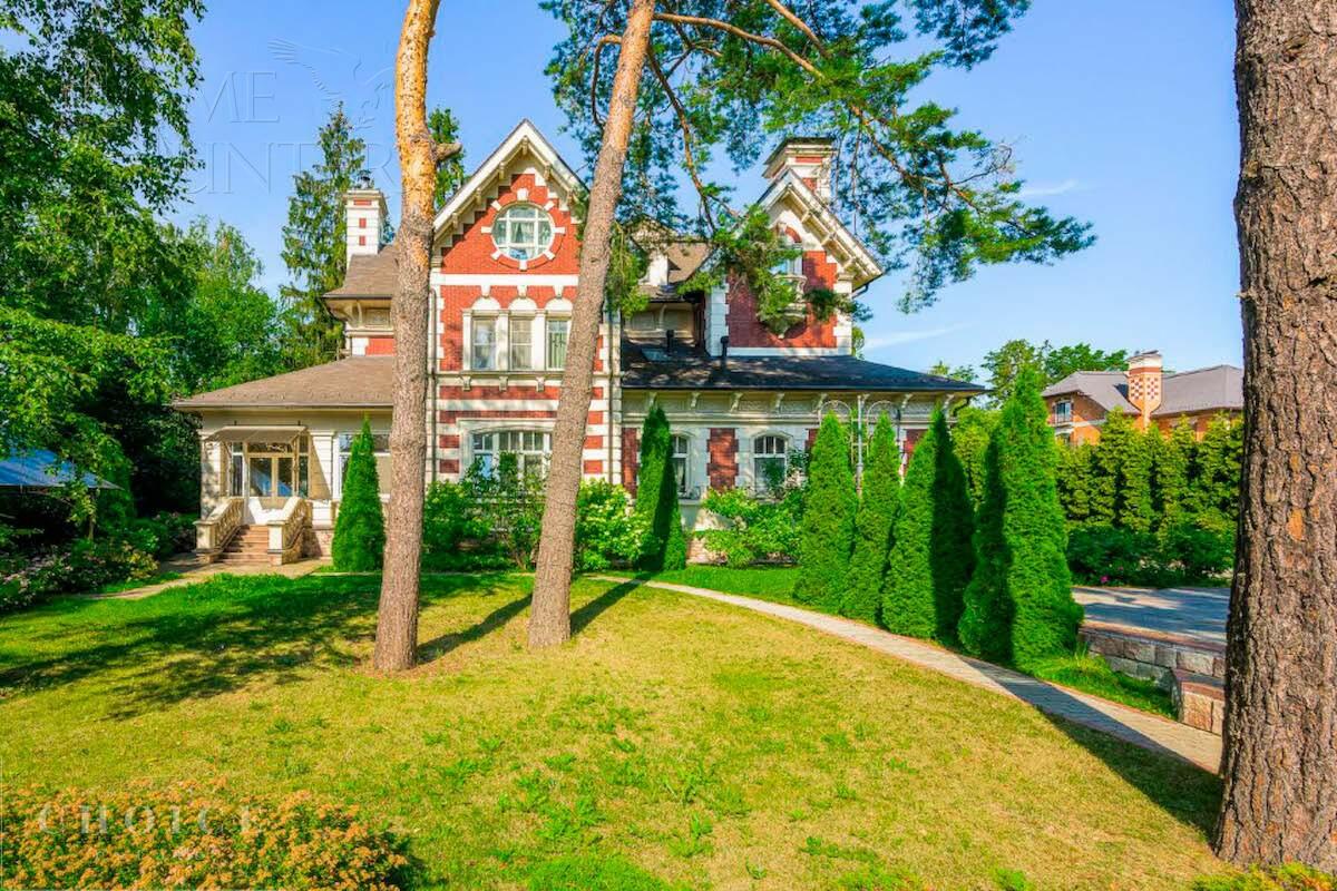 3-этажный коттедж 580 м² с отделкой