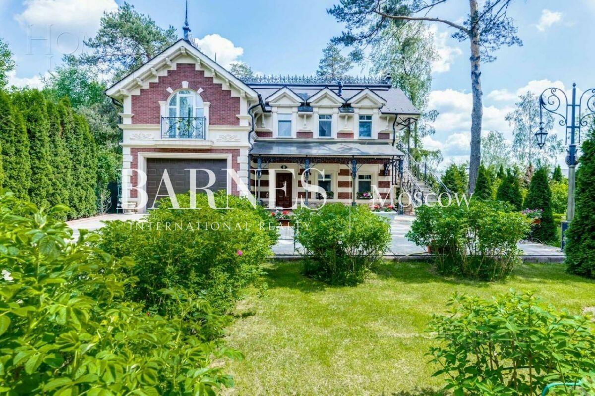 3-этажный коттедж 580 м² с отделкой