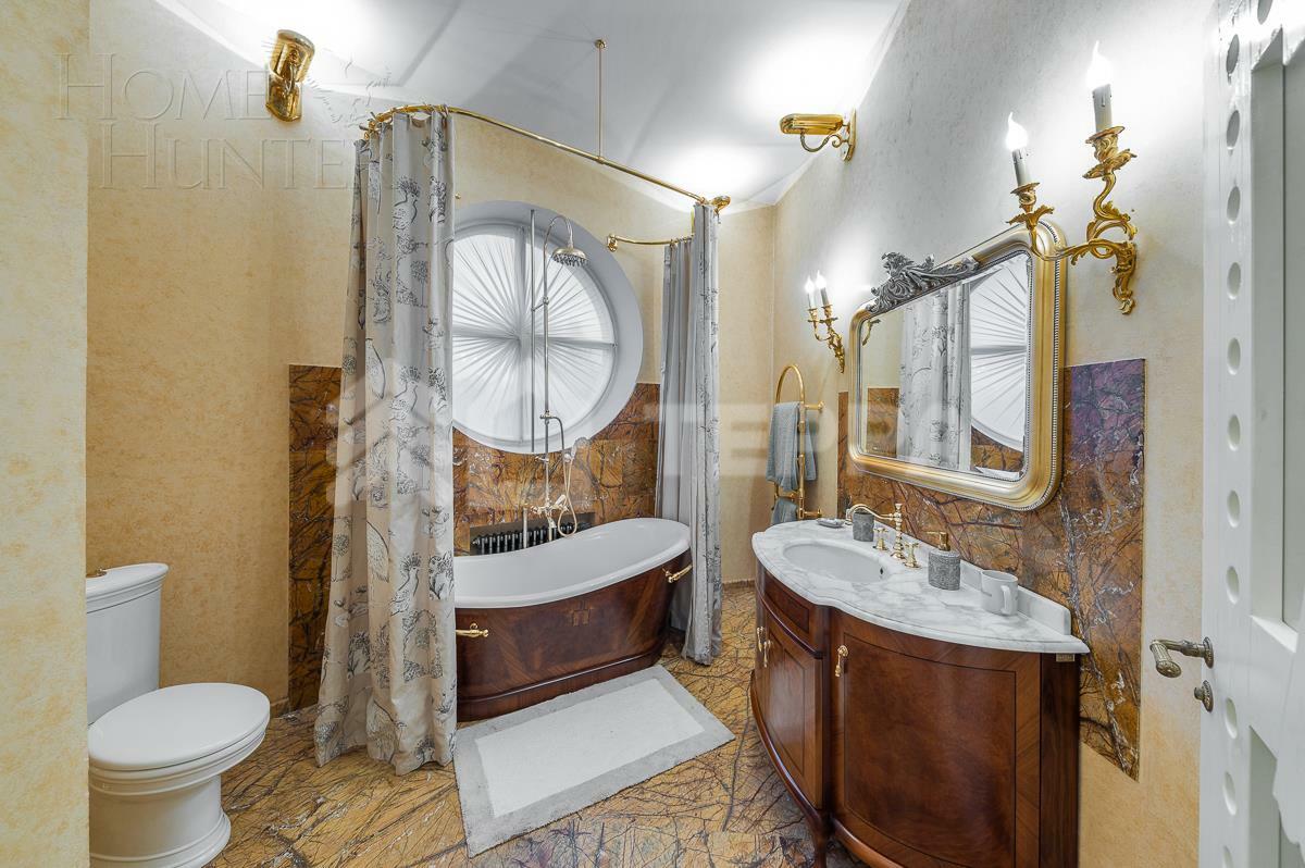 3-этажный коттедж 1 800 м² с отделкой