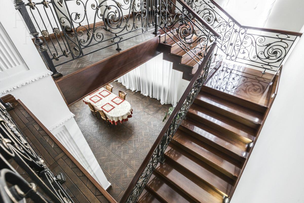 2-этажный коттедж 817 м² с отделкой