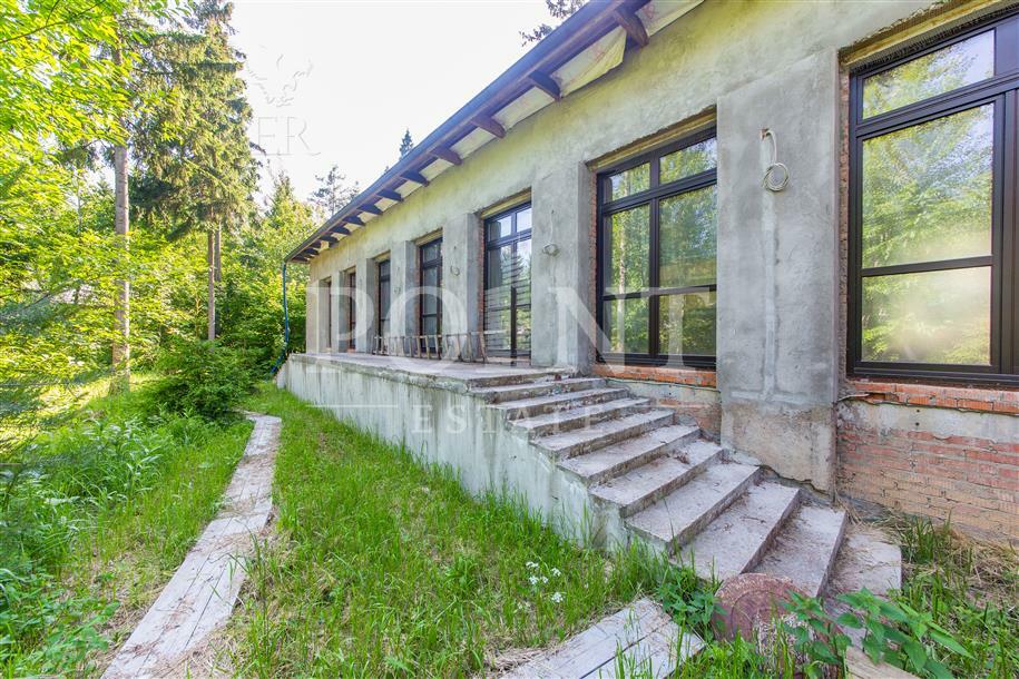 2-этажный коттедж 1 350 м² без отделки