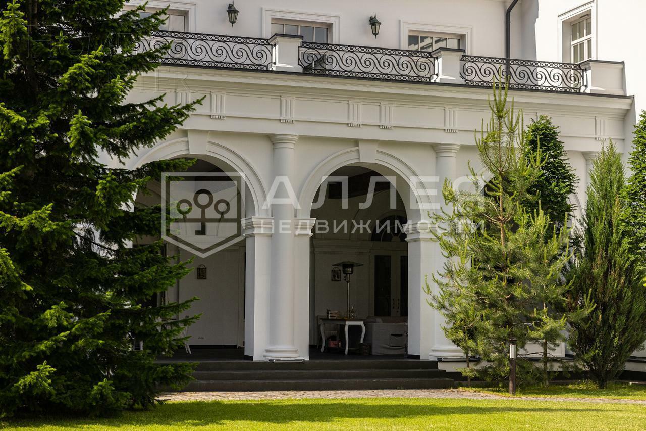 2-этажный коттедж 2 000 м² с отделкой