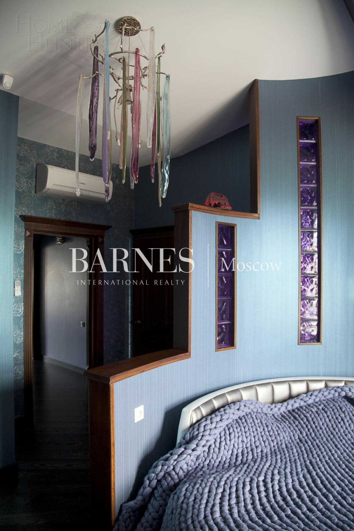 4-этажный таунхаус 320 м² с отделкой