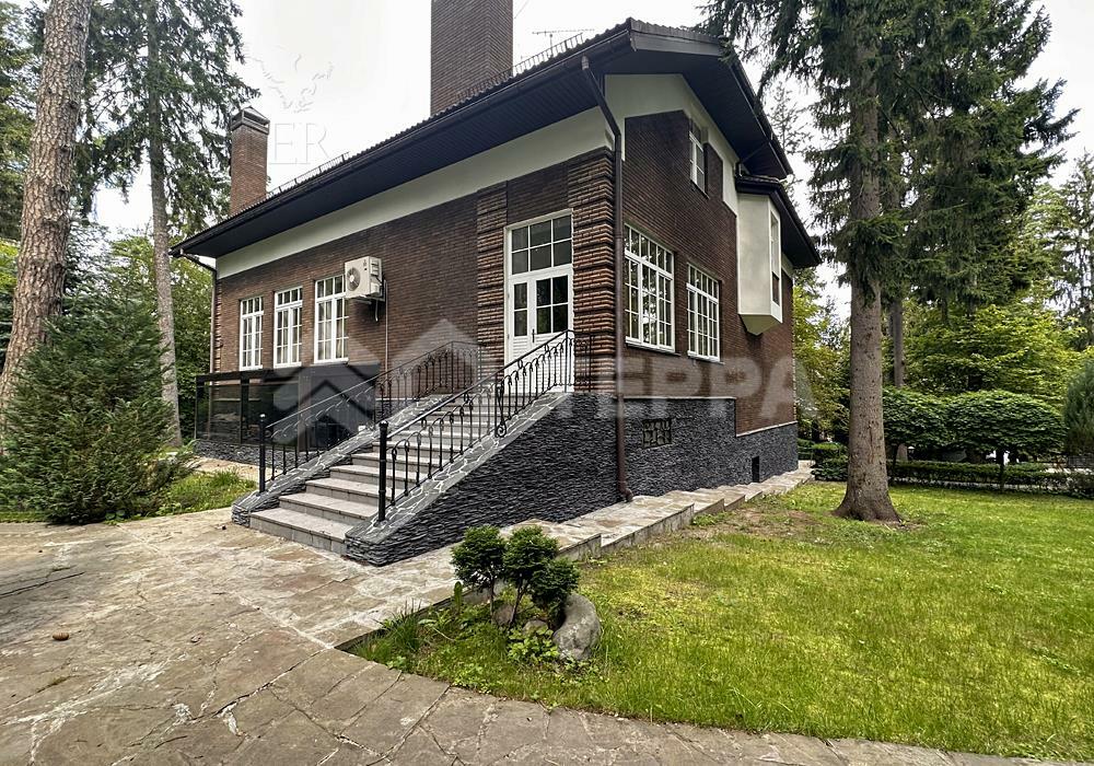 2-этажный коттедж 550 м² с отделкой