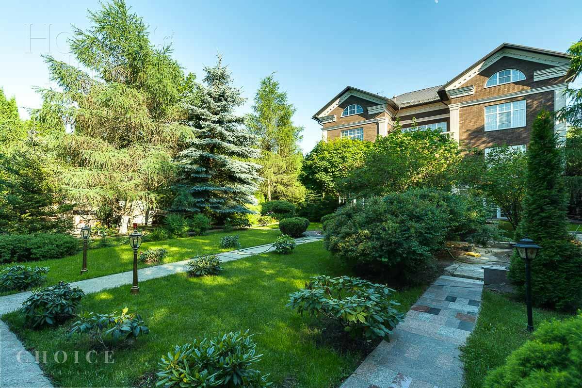 4-этажный коттедж 1 200 м² с отделкой