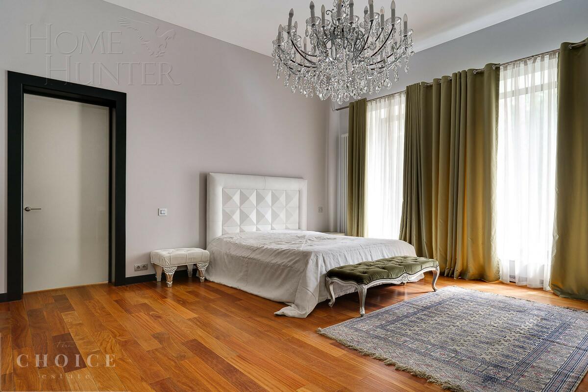 3-этажный коттедж 1 300 м² с отделкой