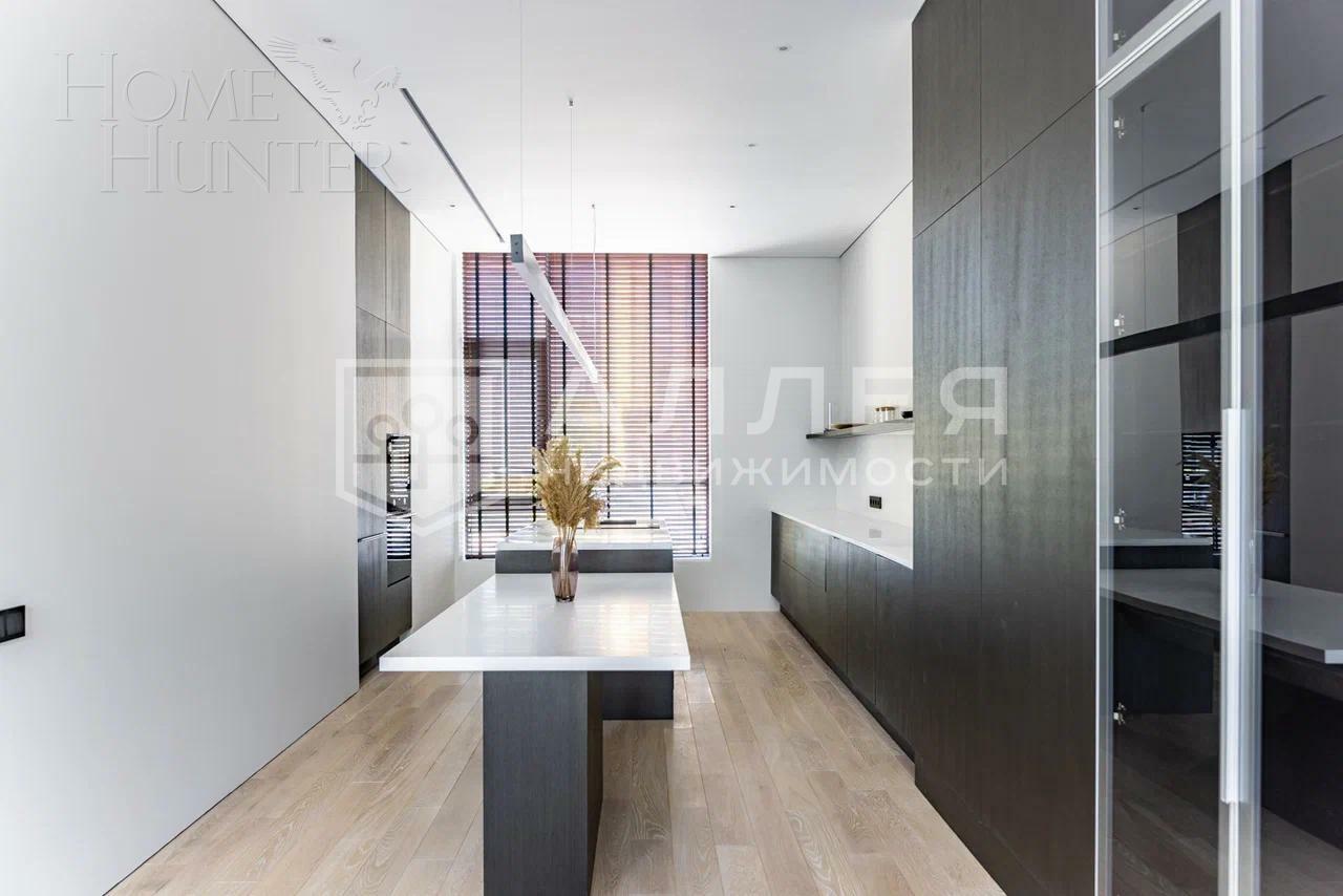 3-этажный таунхаус 244 м² с отделкой