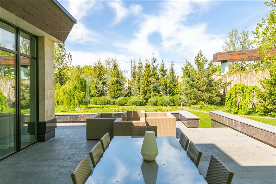 2-этажный коттедж 744.9 м² с отделкой