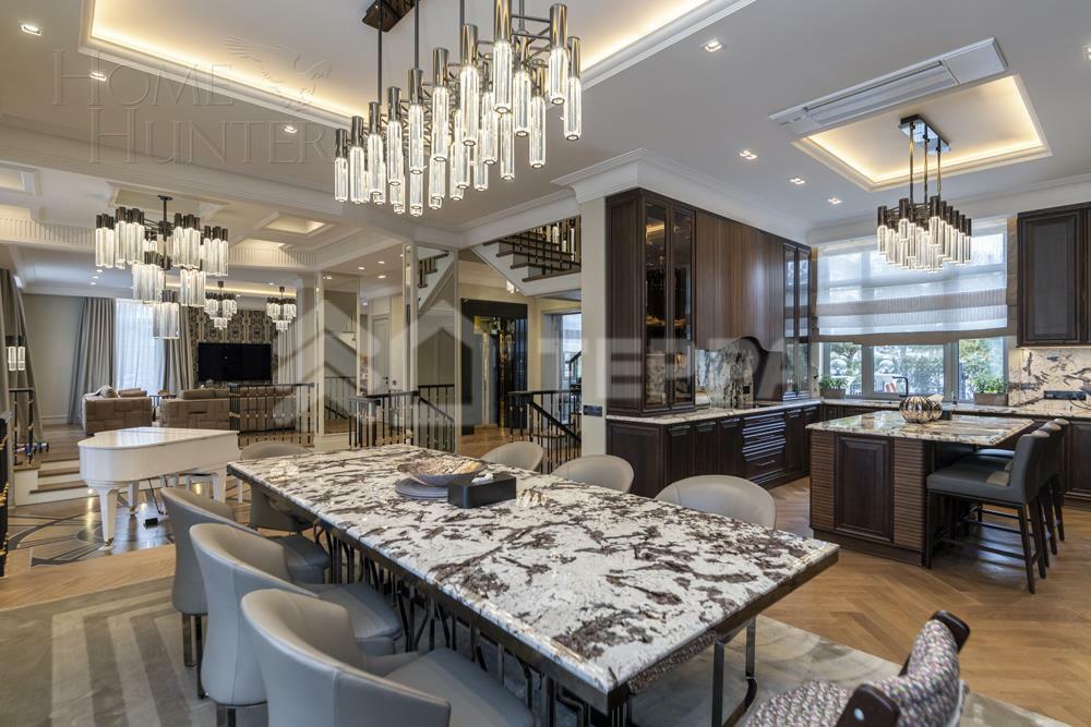 3-этажный коттедж 1 100 м² с отделкой