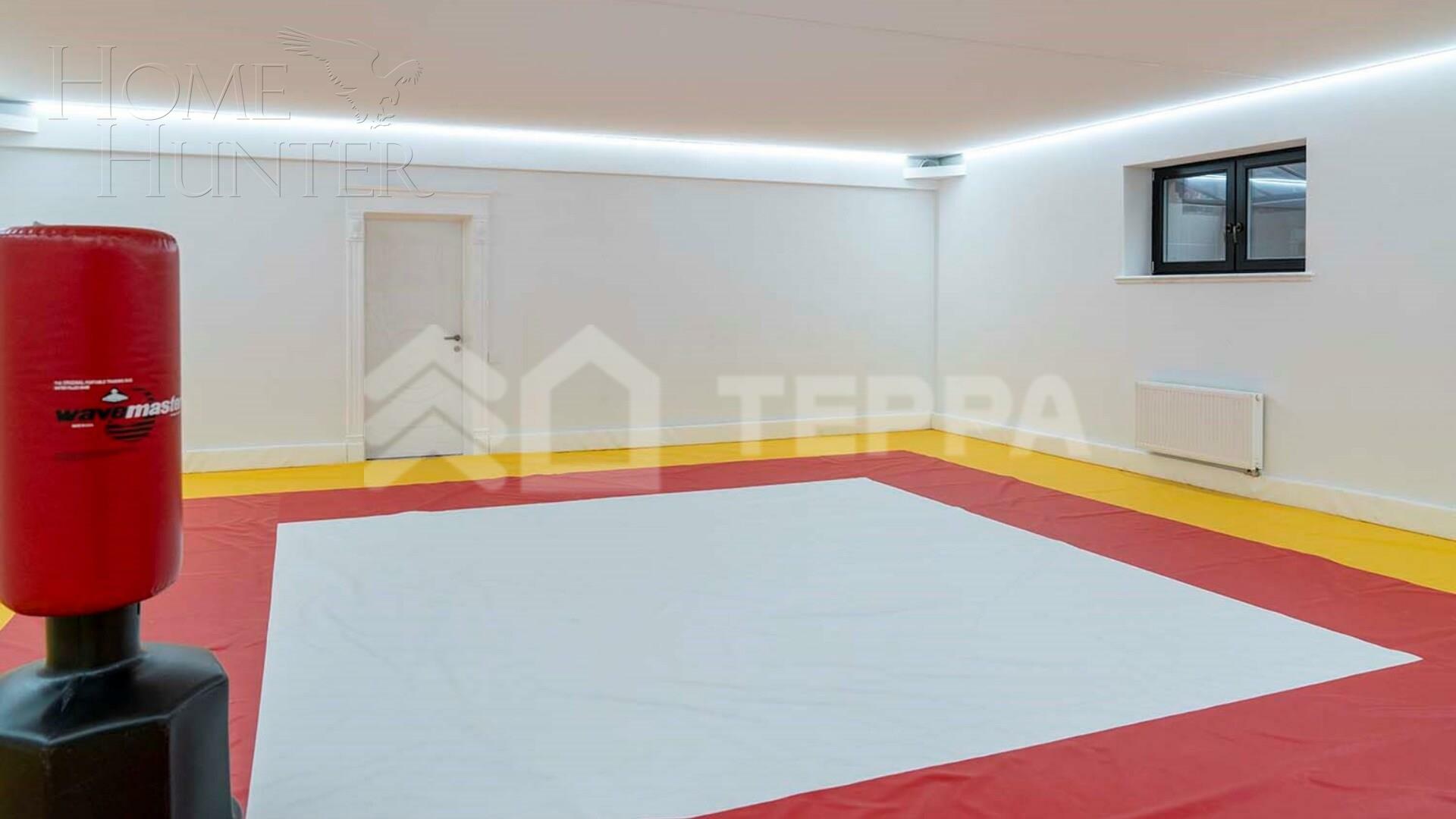 2-этажный коттедж 1 667 м² с отделкой