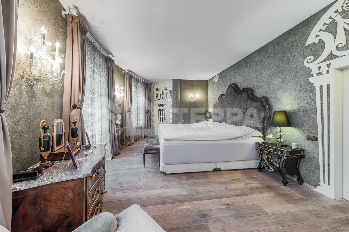 3-этажный коттедж 1 800 м² с отделкой