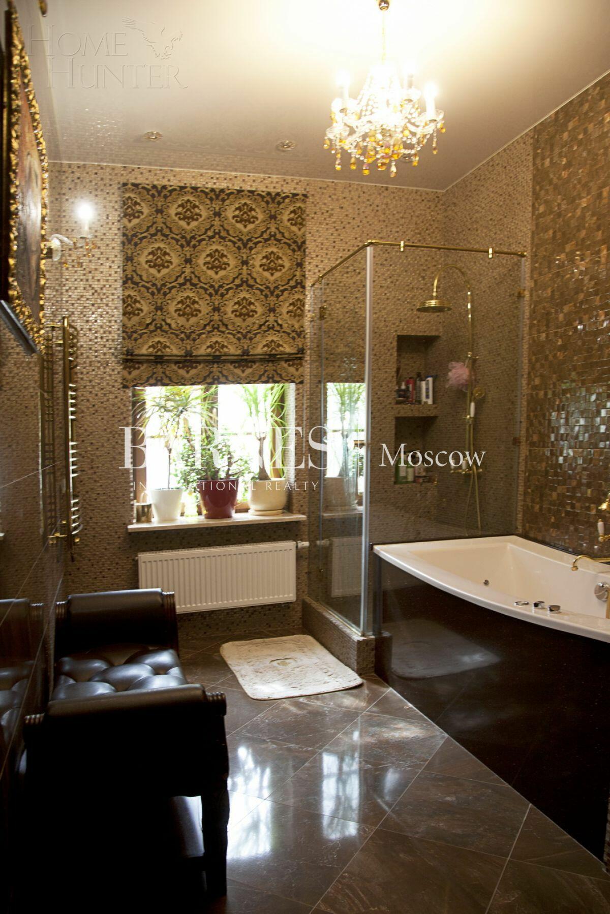 4-этажный таунхаус 320 м² с отделкой