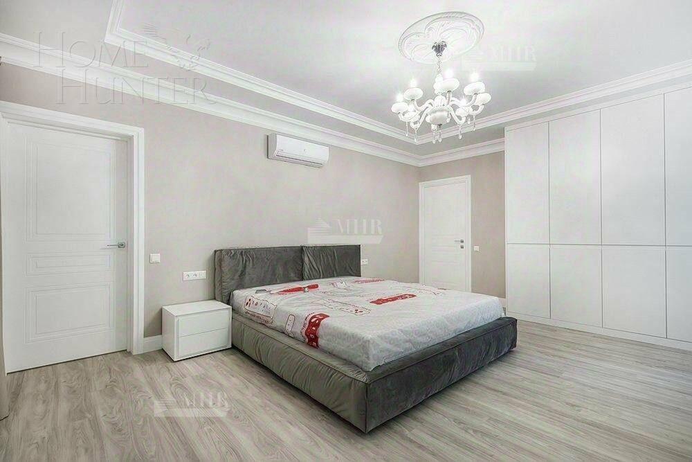 2-этажный коттедж 1 100 м² с отделкой