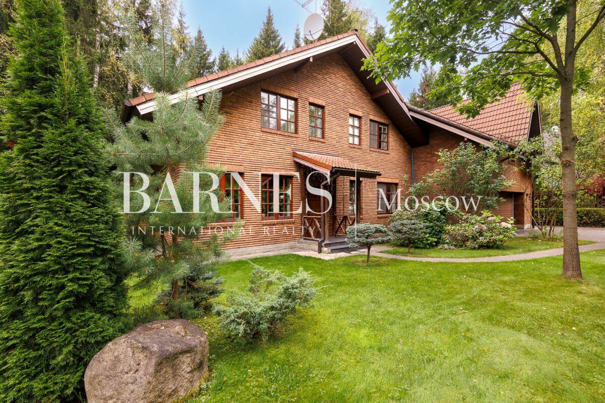 2-этажный коттедж 398.2 м² с отделкой