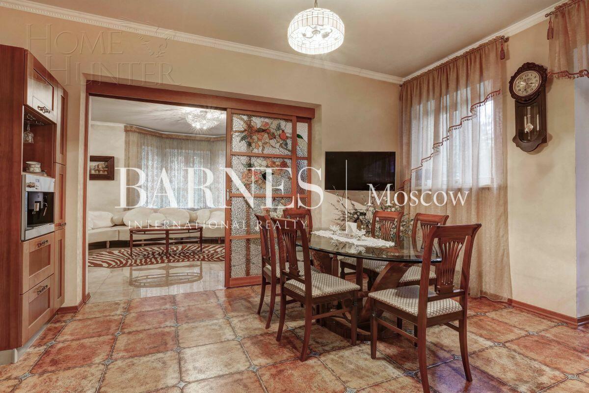 2-этажный коттедж 300 м² с отделкой