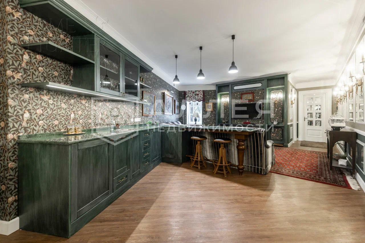 2-этажный коттедж 2 000 м² с отделкой