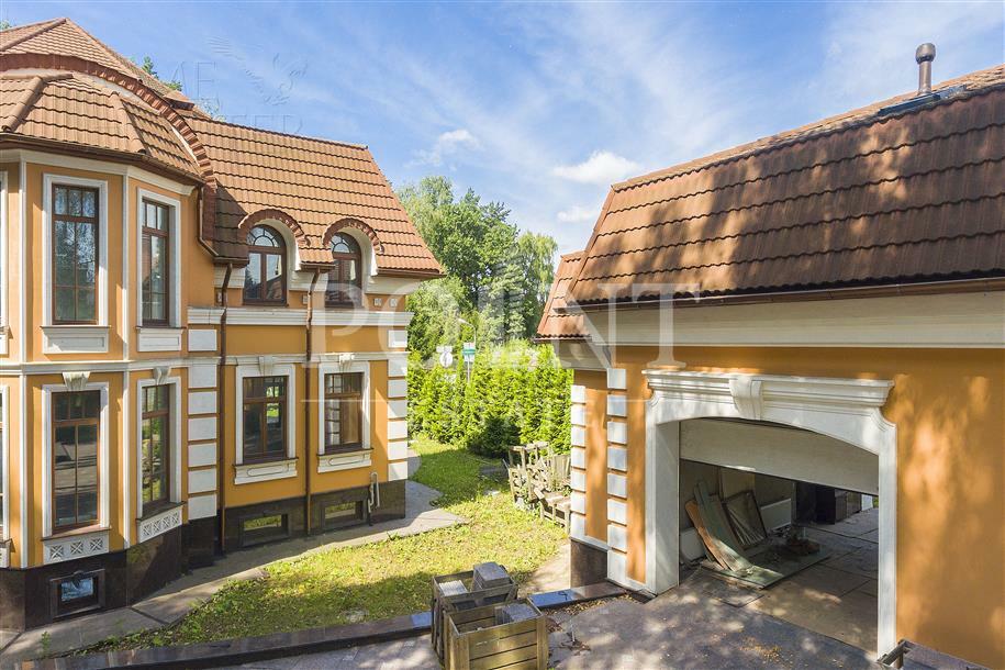 3-этажный коттедж 1 000 м² без отделки