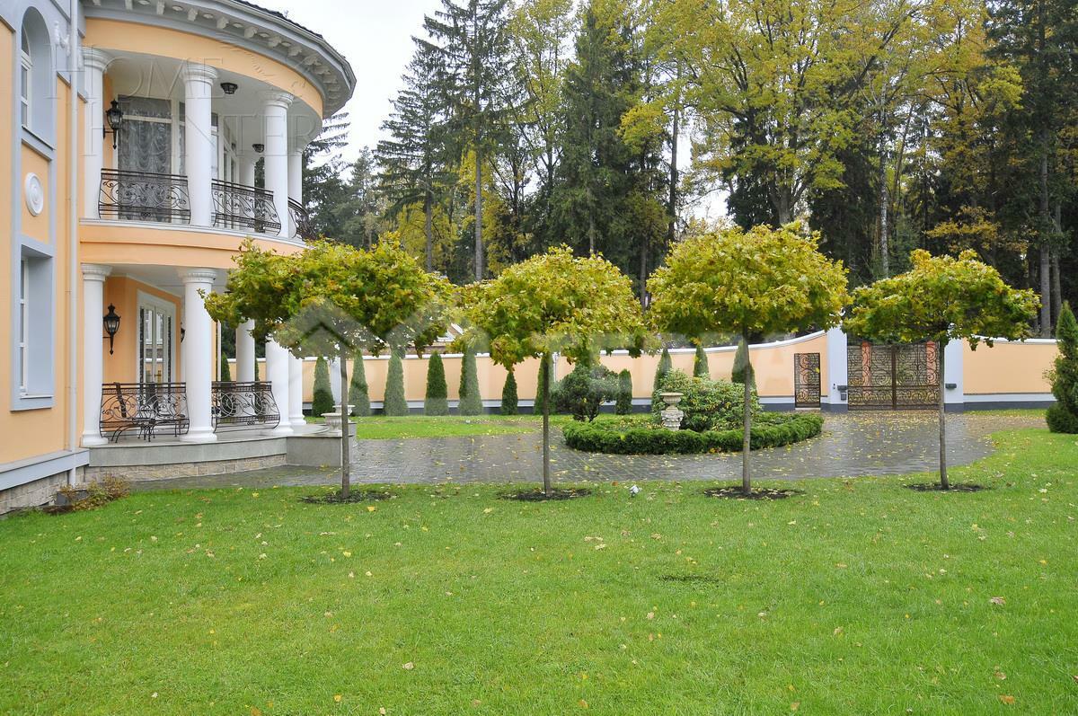 2-этажный коттедж 1 000 м² с отделкой