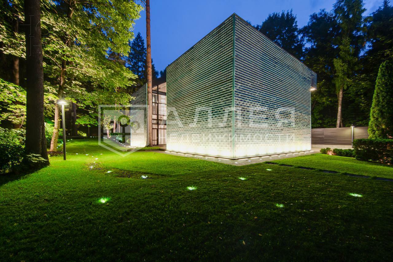 4-этажный коттедж 1 100 м² с отделкой