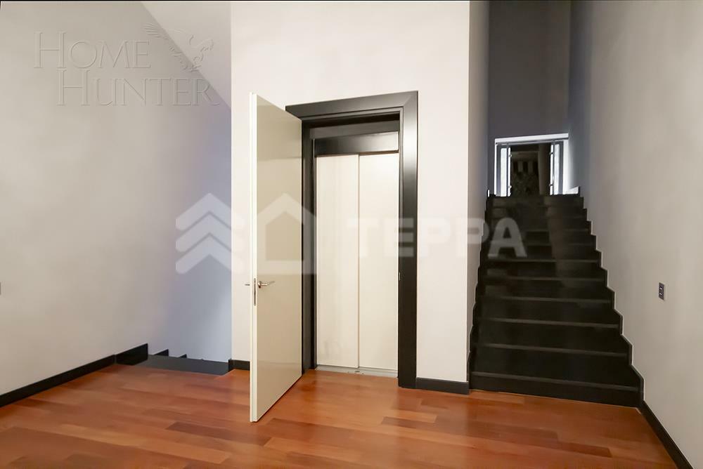 3-этажный коттедж 1 300 м² с отделкой