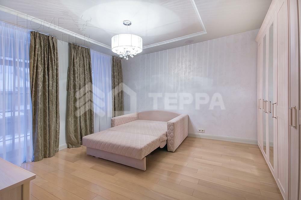 3-этажный таунхаус 450 м² с отделкой