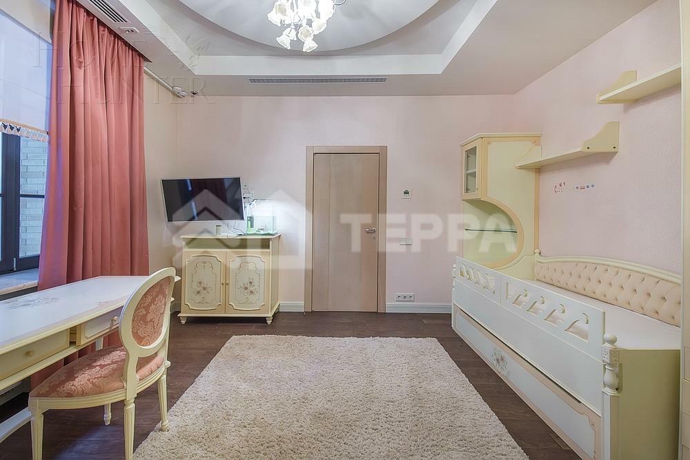 3-этажный таунхаус 450 м² с отделкой