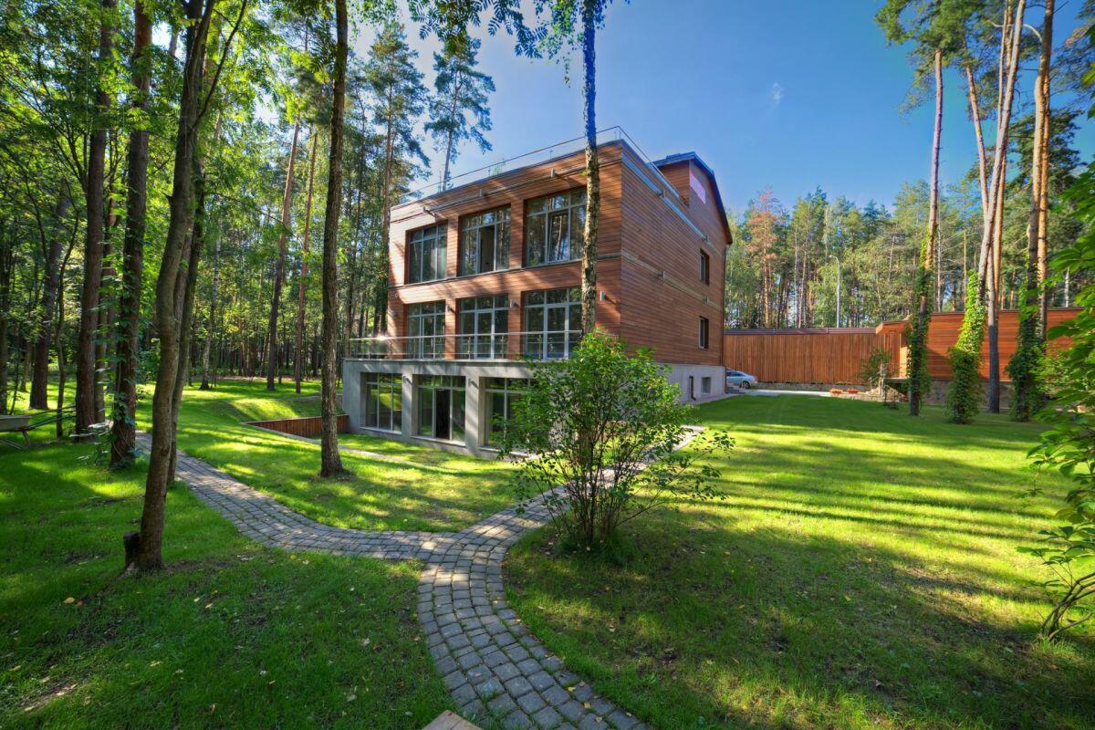 2-этажный коттедж 640 м² с отделкой