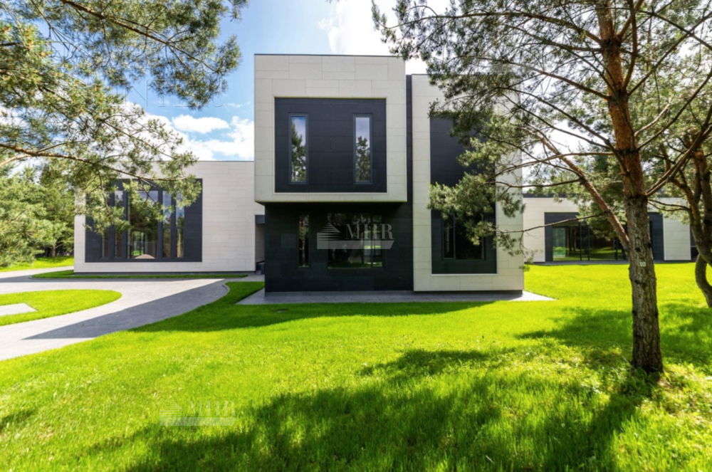 2-этажный коттедж 2 027.4 м² без отделки