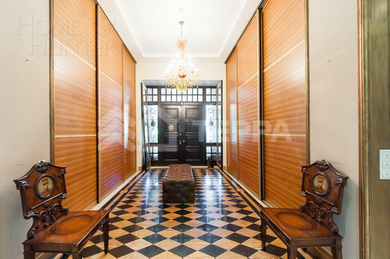 2-этажный коттедж 1 400 м² с отделкой