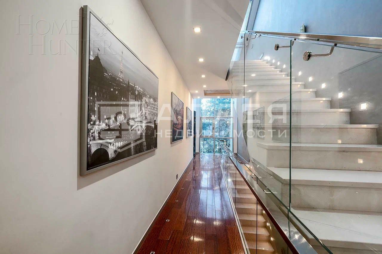 3-этажный таунхаус 350 м² с отделкой