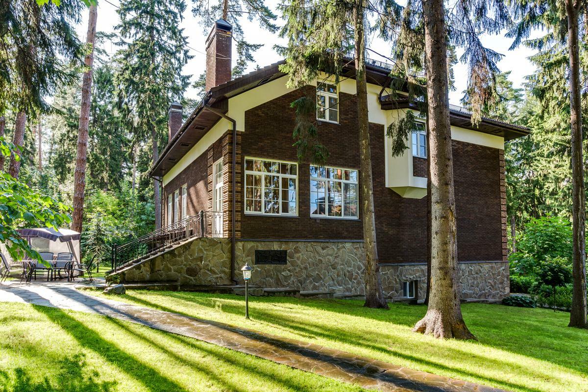 2-этажный коттедж 550 м² с отделкой