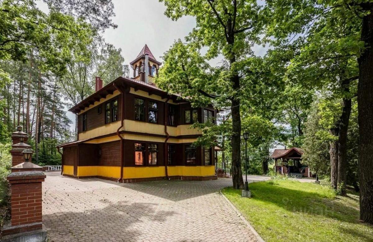 3-этажный коттедж 1 600 м² с отделкой