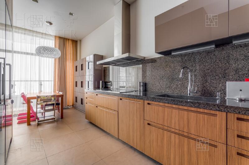 7-КОМН. КВАРТИРА С ОТДЕЛКОЙ 330 М² НА 2 ЭТАЖЕ