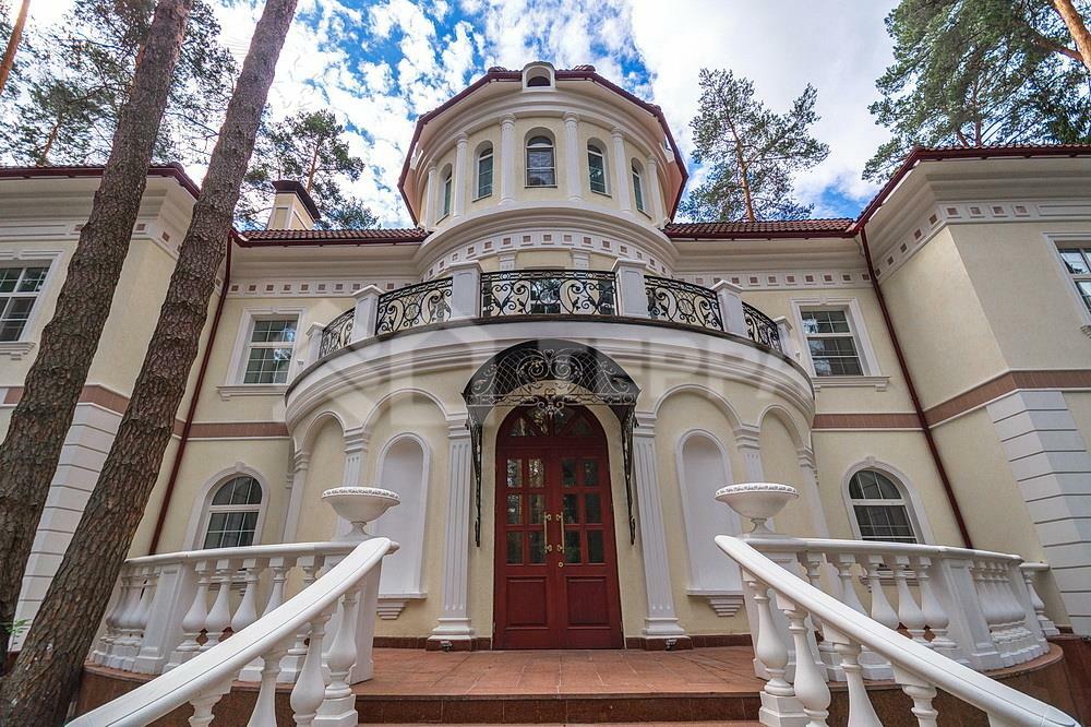 2-этажный коттедж 1 250 м² с отделкой