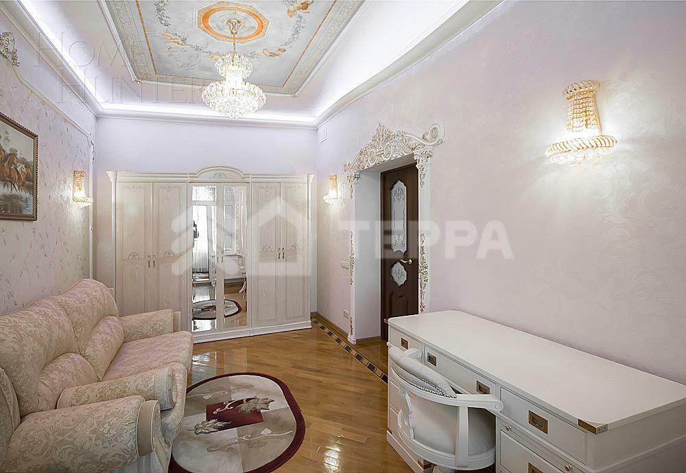 3-этажный коттедж 600 м² с отделкой