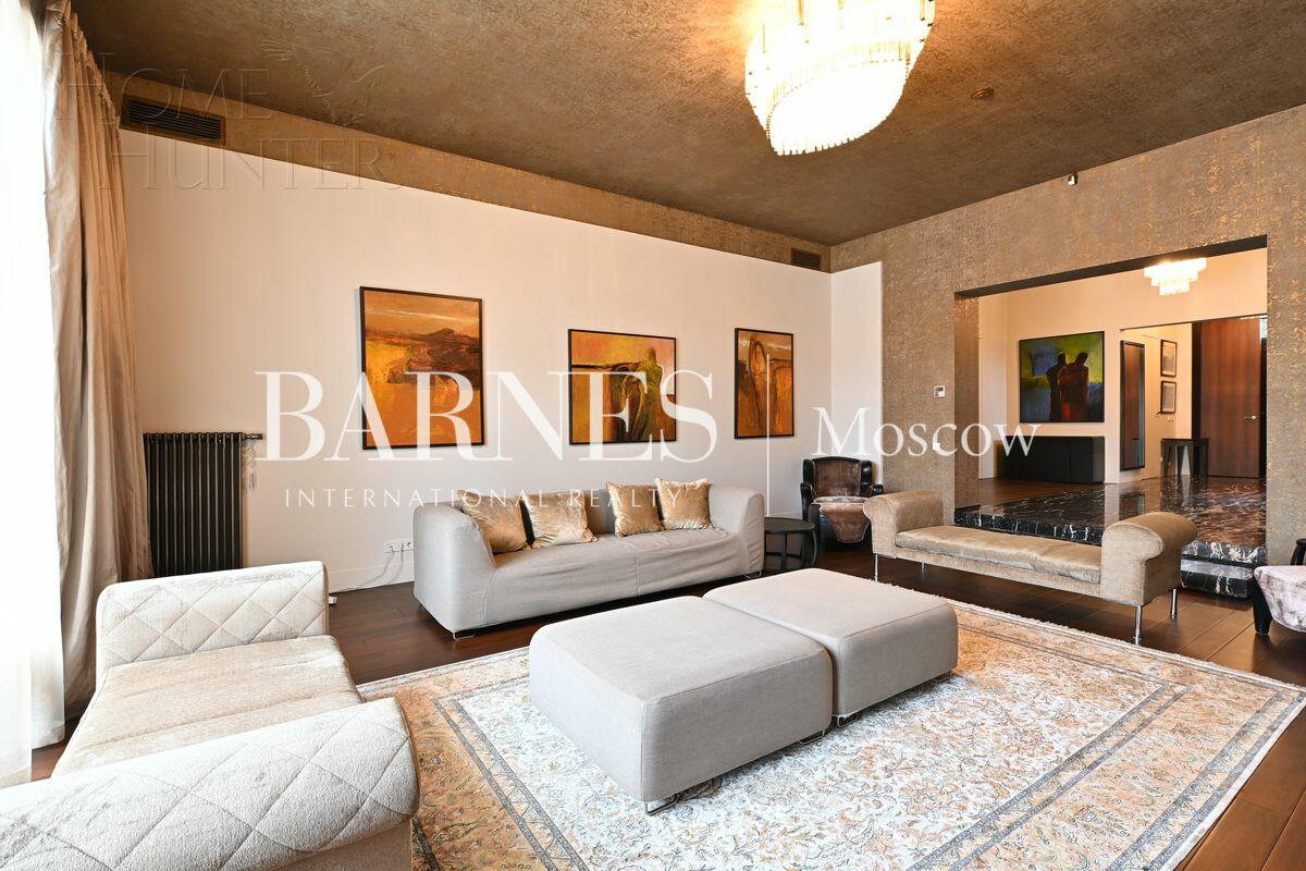 2-этажный коттедж 637 м² с отделкой