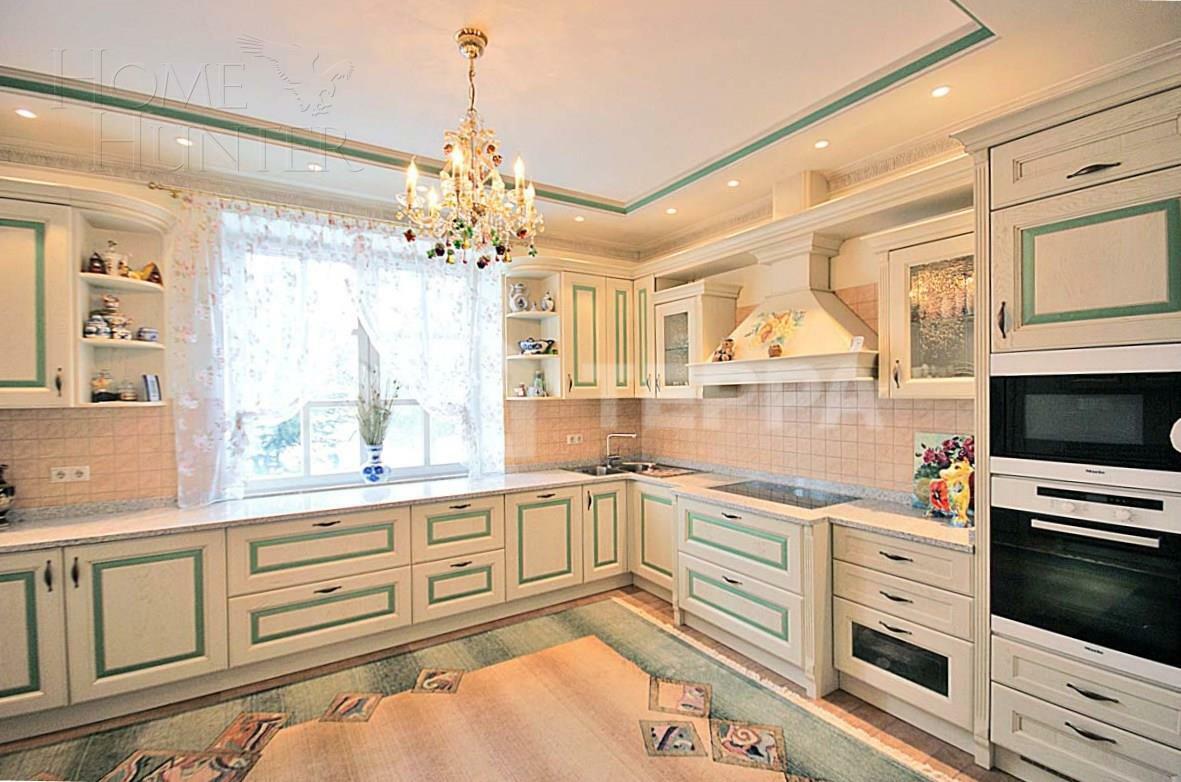 КОТТЕДЖ 1 100 м² с отделкой