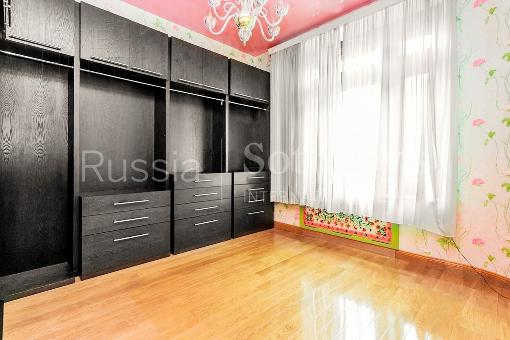 8-КОМН. КВАРТИРА С ОТДЕЛКОЙ 324.6 М² НА 3 ЭТАЖЕ