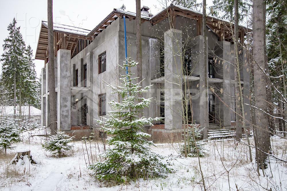 2-этажный коттедж 1 350 м² без отделки