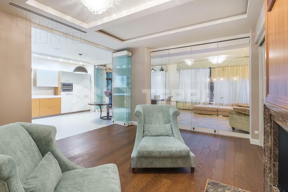 3-этажный таунхаус 450 м² с отделкой