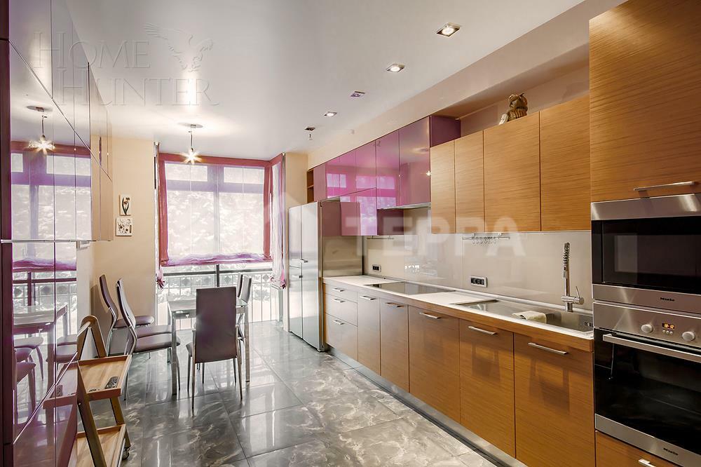 3-этажный таунхаус 350 м² с отделкой