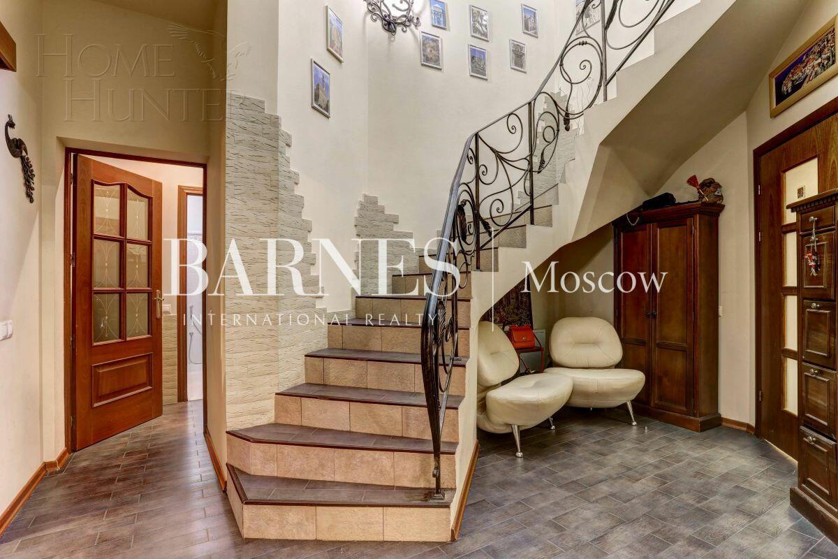 2-этажный коттедж 300 м² с отделкой