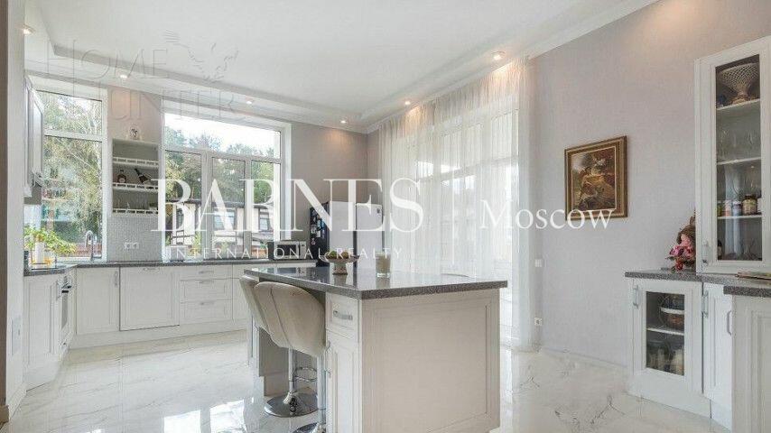 2-этажный коттедж 320 м² с отделкой