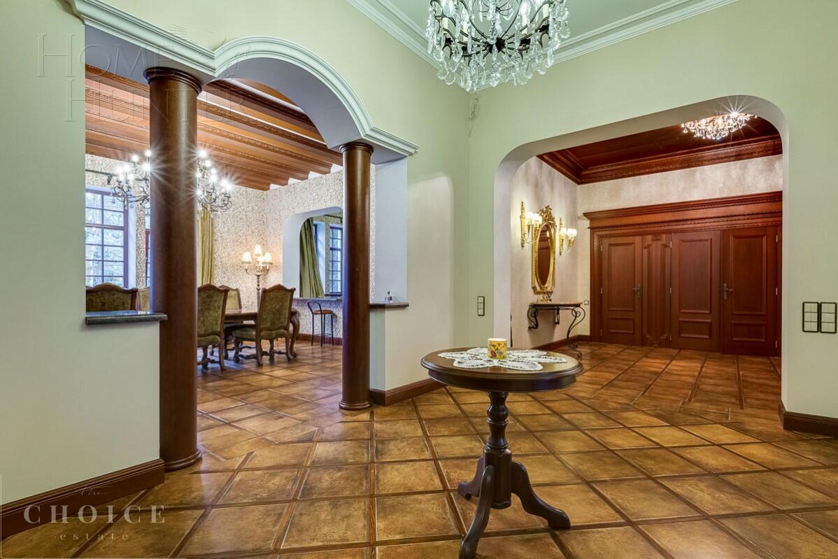 2-этажный коттедж 1 100 м² с отделкой