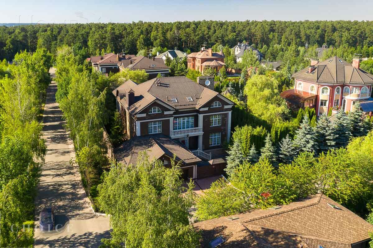 4-этажный коттедж 1 200 м² с отделкой