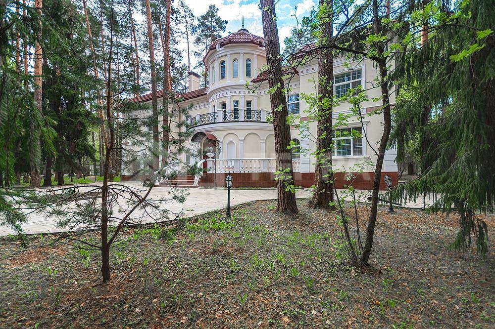 2-этажный коттедж 1 250 м² с отделкой