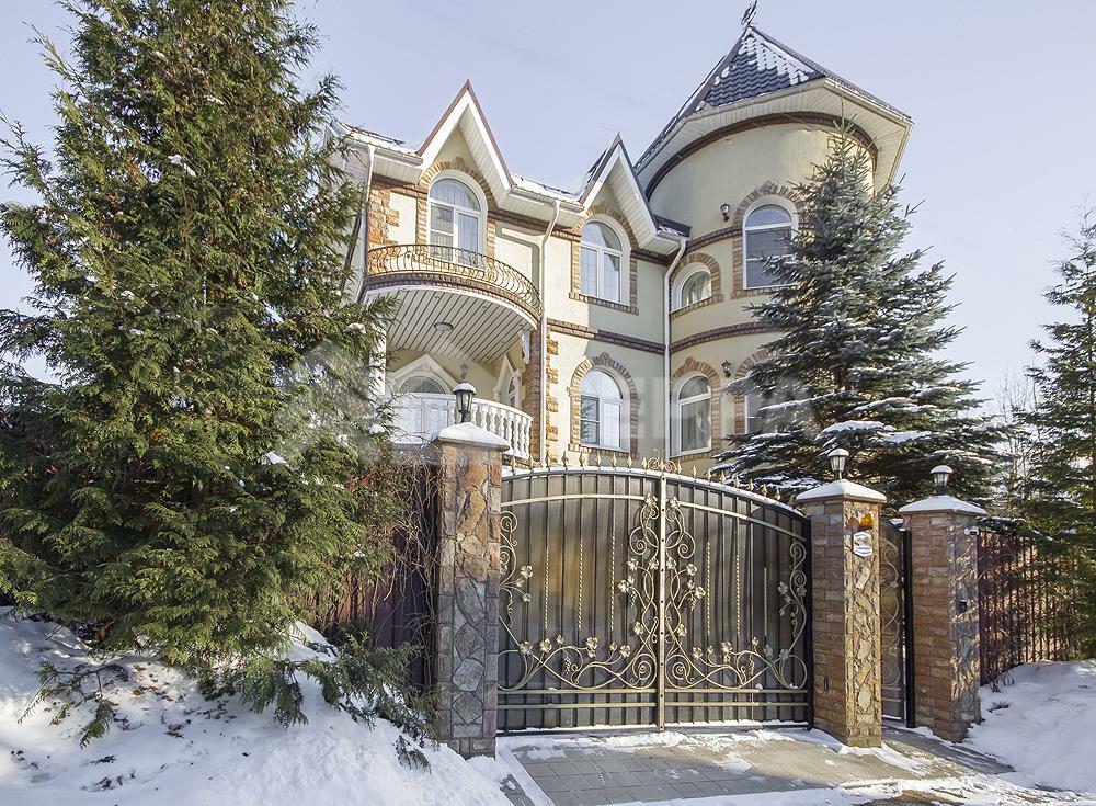 3-этажный коттедж 600 м² с отделкой