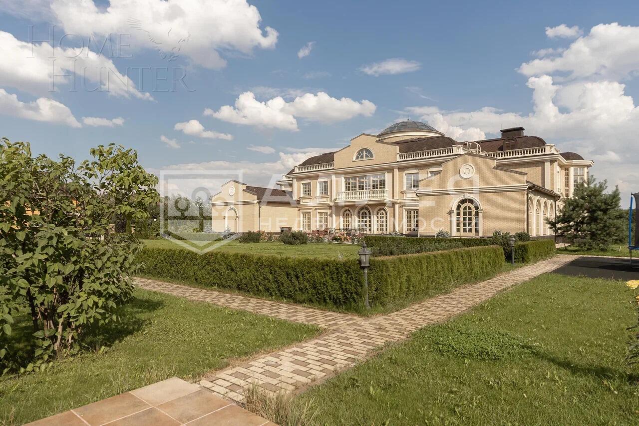 2-этажный коттедж 1 500 м² с отделкой